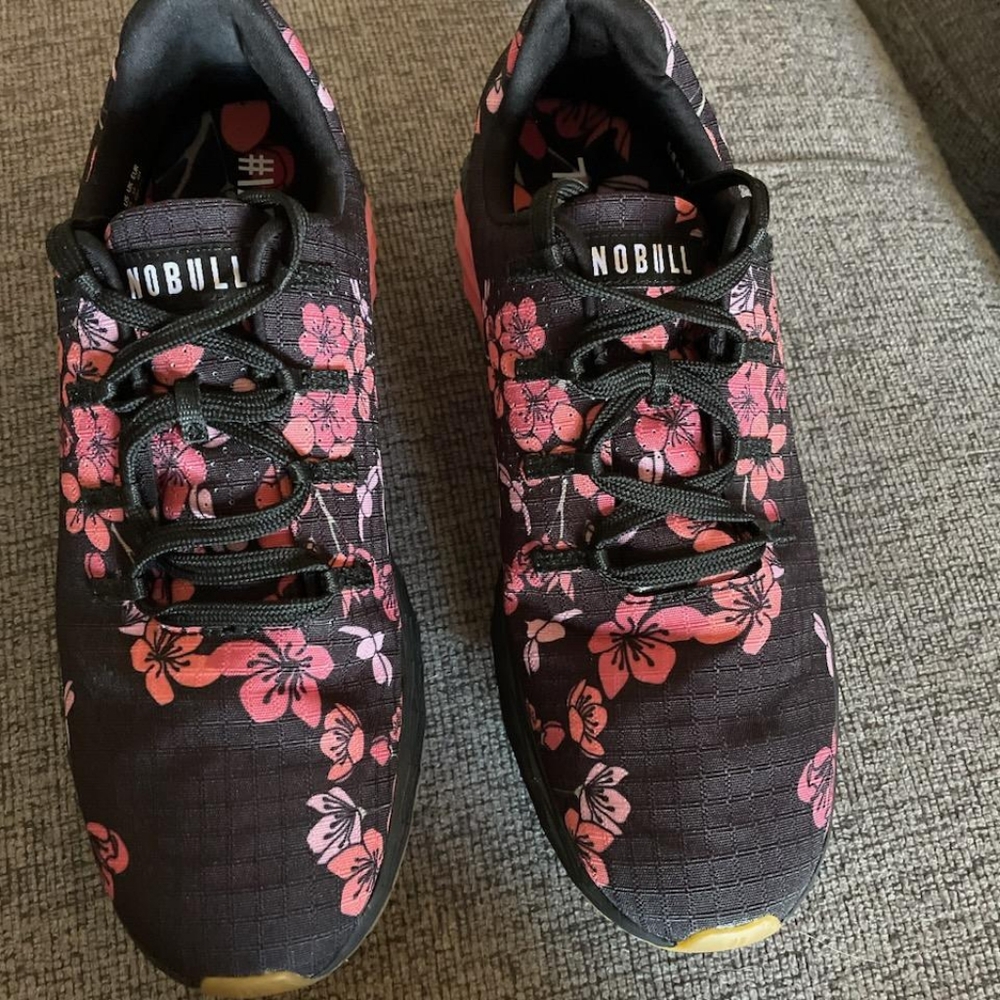 Women's size 9 NOBULL Black Cherry Blossom RIPSTOP Runner ( like new!)